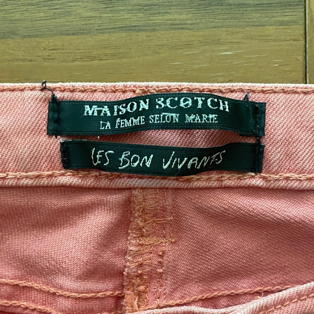 Pink Pants with Geometric Design - Picture 4 of 6